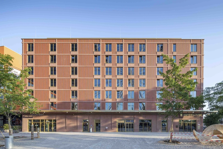 vorfabrizierte Betonfassade als Sandwichfassade mit Klinkereinlage Werk 17 München