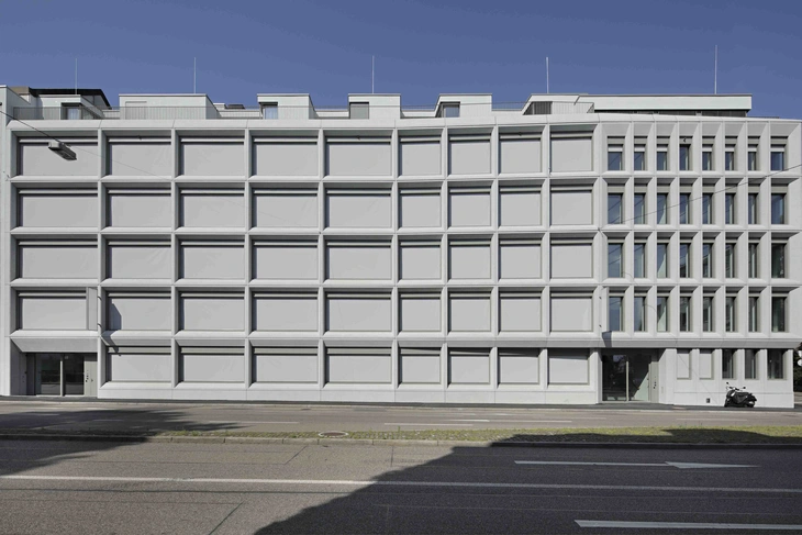 Sichtbetonfassade am Wohngebäude Leonhard in Basel