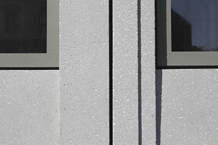 Detail Architekturbetonfassade von hemmerlein in Basel