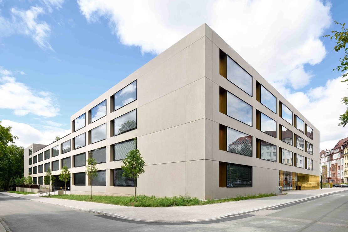 Neubau der Maria Ward Schule in Nürnberg mit Sichtbetonfertigteilen