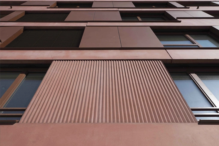 Detailansicht der Fasadenelemente am alten Milchhof Pforzheim in unterschiedlicher Oberflächenbeschaffenheit