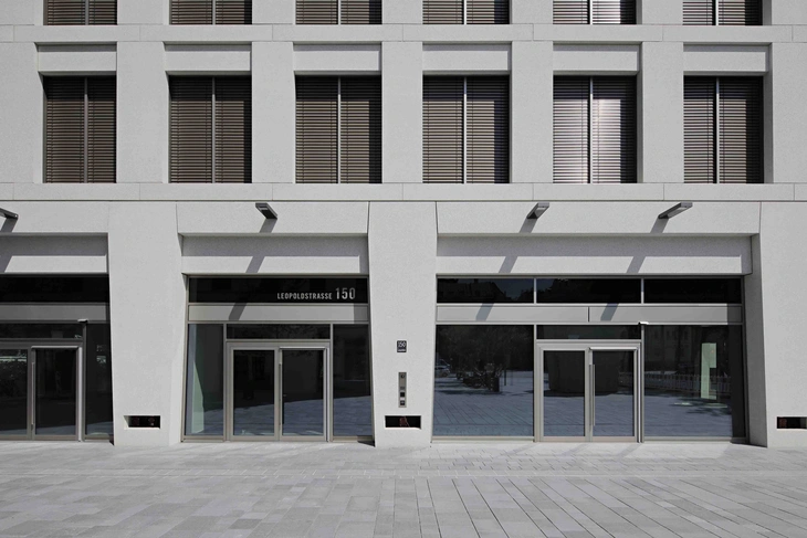 beige Betonfassade aus Architekturbeton am Schwabinger Tor S10 von hemmerleinvon hemmerlein