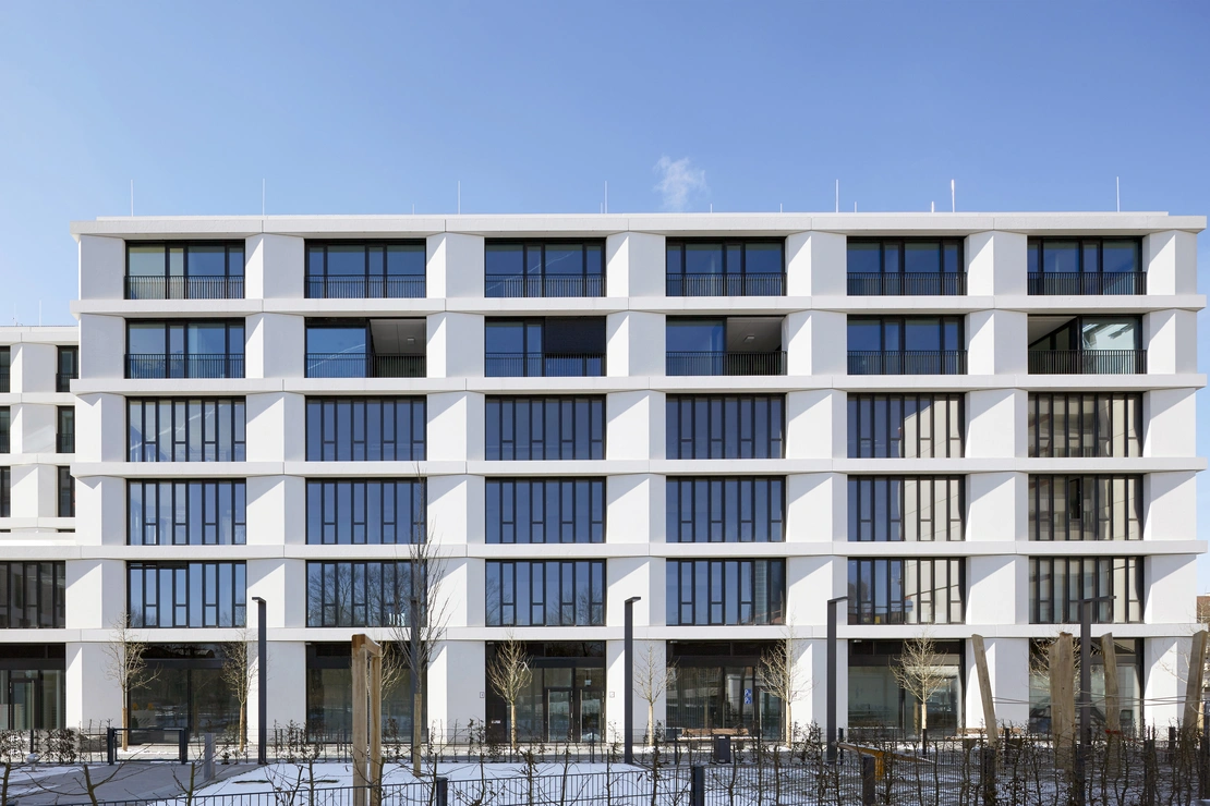 Sichtbetonfassade aus vorgefertigtem Fassadenelementen Schwabinger tor N20 München innovativ                                 am Schwabinger Tor M10