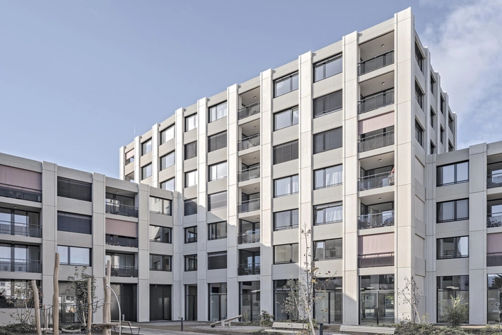 Fassade aus Sichtbetonelementen am Dorado in Reinach Schweiz