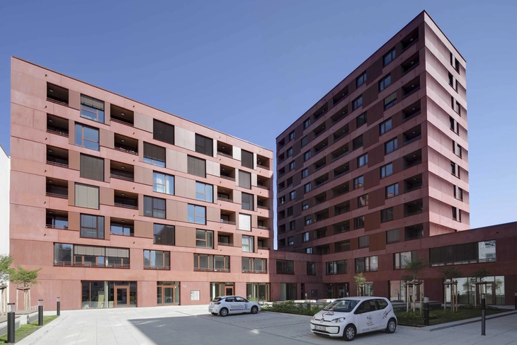 Alter Milchhof Pforzheim mit roter Sichtbetonfassade