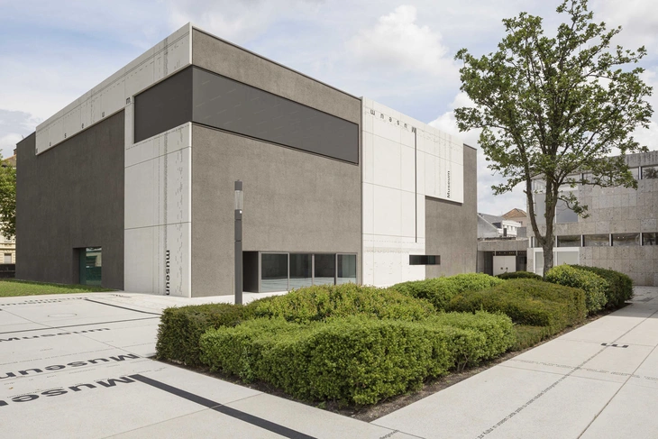 Sichtbetonfassade der Galerie Saarbrücken von hemmerlein