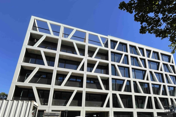 Straßenansicht der Fassade