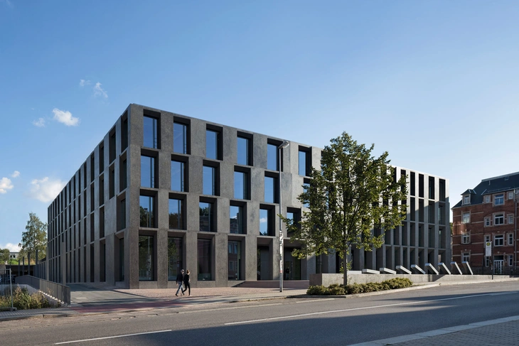 geschliffene Sichtbetonfassade Hochschule Mittweida