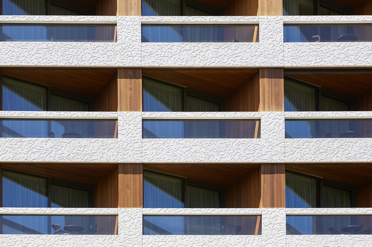 detail der Sichtbetonfassade am Hotel Atlantis Zürich Schweiz
