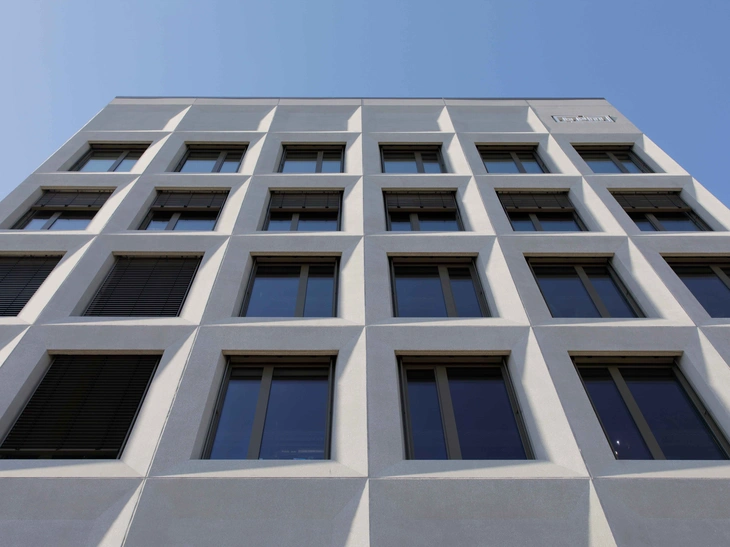 sichtbeton andwichfassade vorgefertigte Fassadenelemente Myos Lindau
