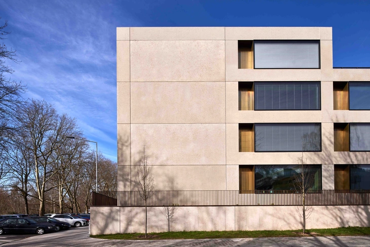 nachhaltige Betonfertigteilfassade an der Maria Ward Schule Nürnberg