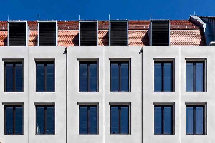 beige Sichtbetonfassade des Wöhrl Nürnberg