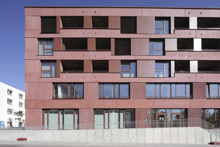 roten Fassadenelemente alter Milchhof Pforzheim