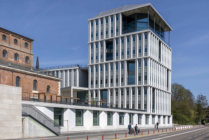 weißer Sichtbeton am Gründerzentrum Ingolstadt
